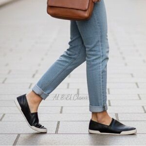 Frye Black Leather Slip-On Flats Size 8.5 | Classic Everyday Comfort Shoes NWB